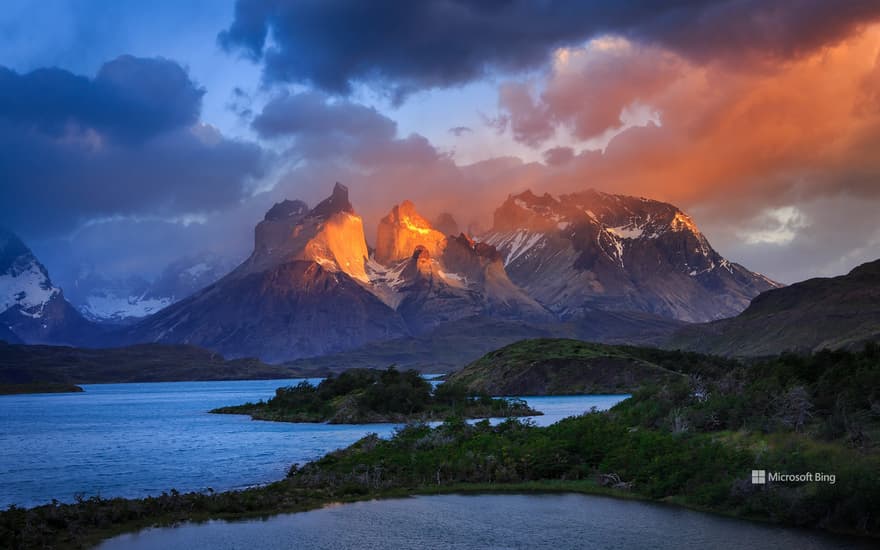 Lake Pehoé, Torres del Paine National Park, Chile